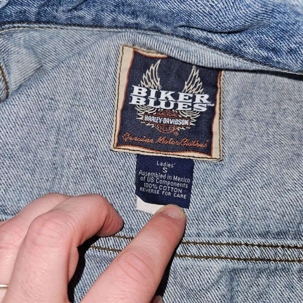 Biker Blues Harley Davidson Cropped Denim Jacket Embroidered Flags Ladies Small - Picture 11 of 14